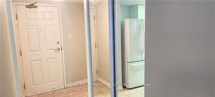 Property Photo:  19 Lake Avenue S 204  ON L8G 2V1 