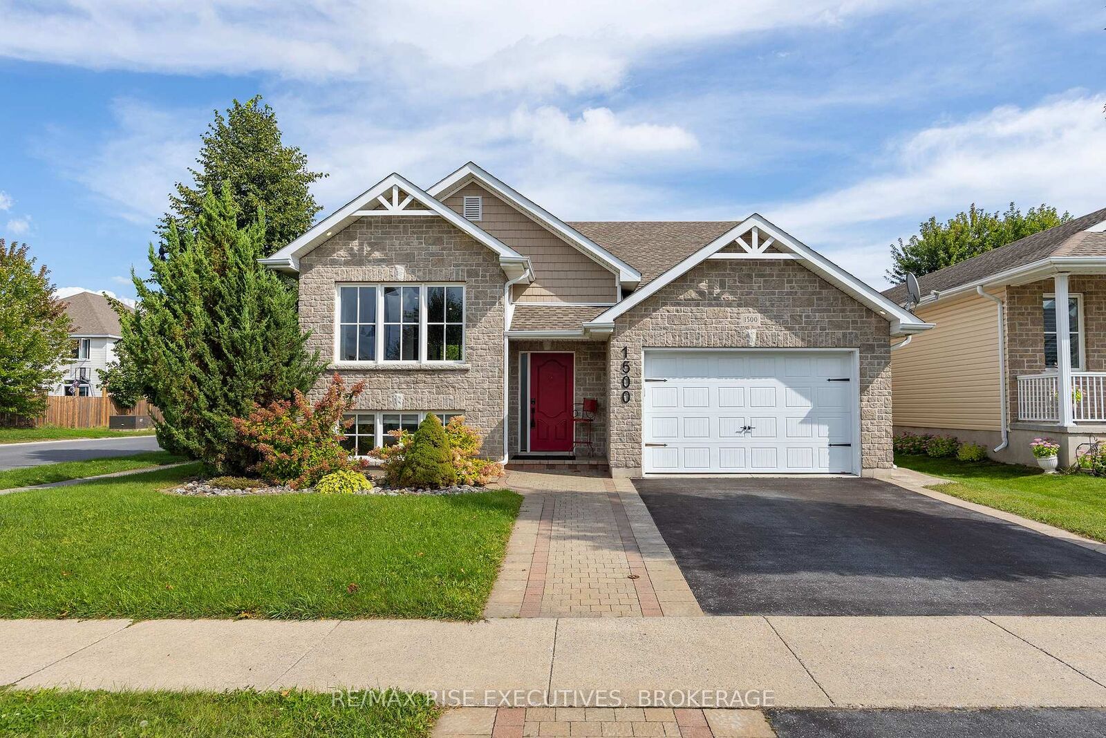 Property Photo: 1500 Crimson Crescent ON K7P 0H4