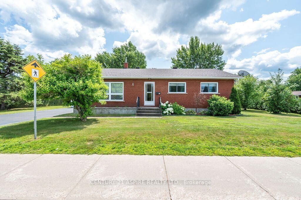 Property Photo:  13 Herman Street  ON K8H 1W1 