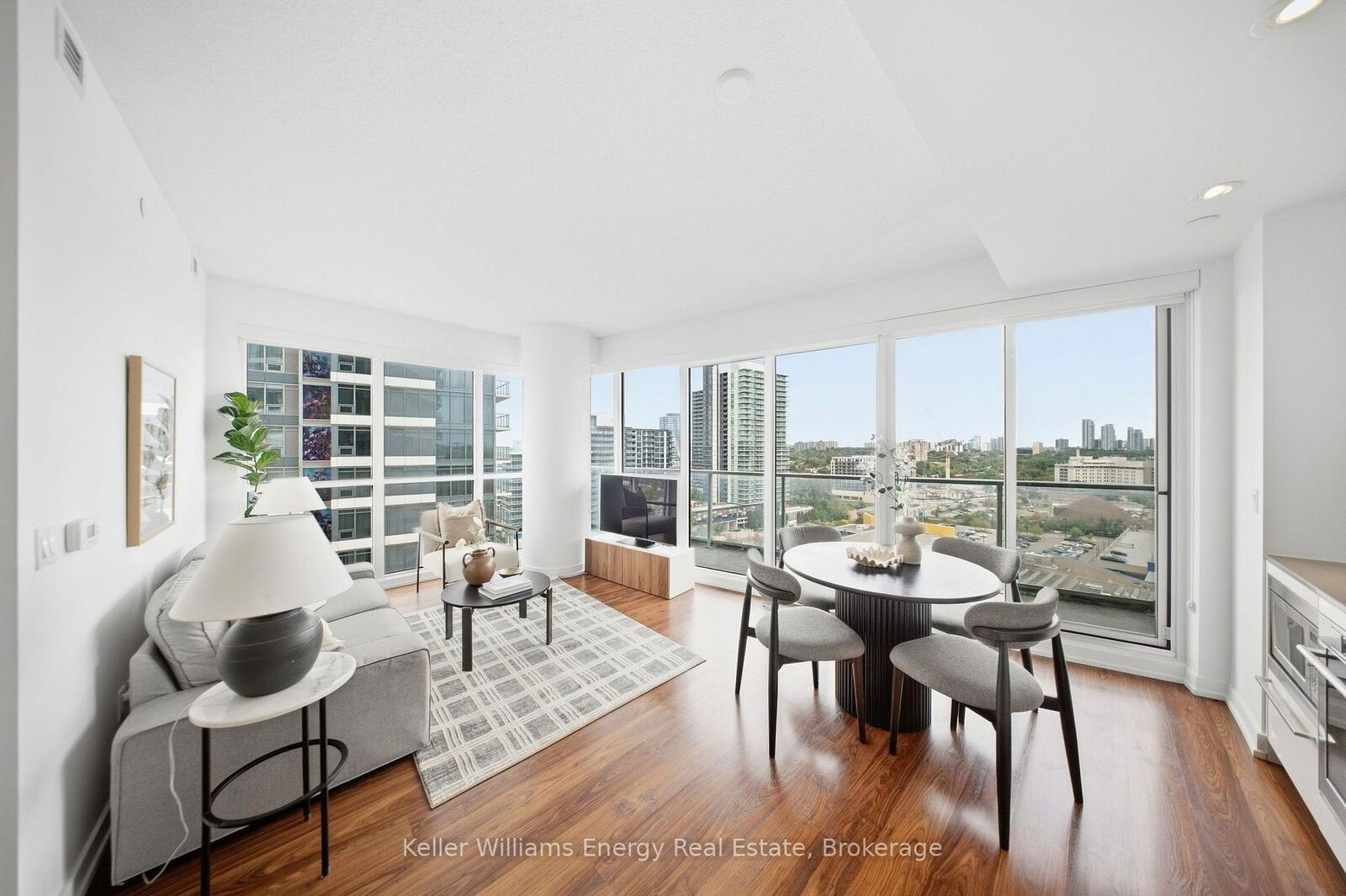 Property Photo:  117 McMahon Drive 1109  ON M2K 0E4 