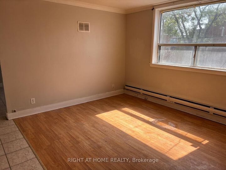 Property Photo:  503 Oakwood Avenue Unit 1 Upper  ON M6E 2W9 