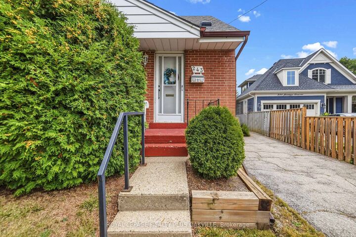 Property Photo: 243 Jennings Crescent ON L6L 1W2