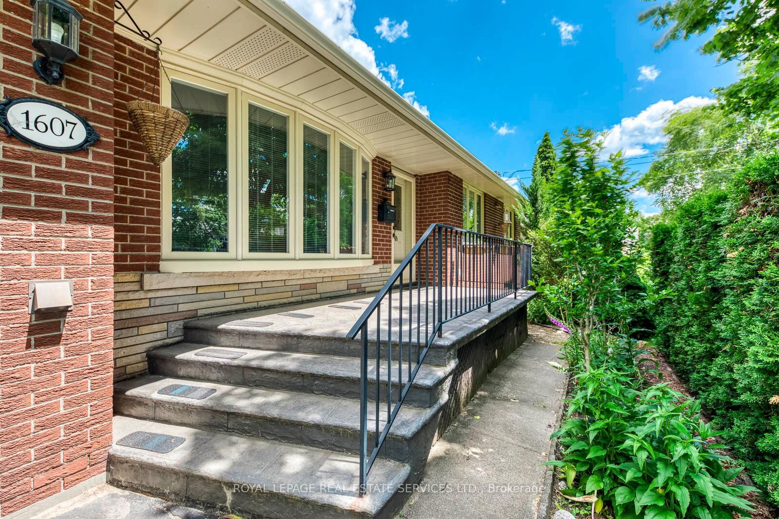 Property Photo:  1607 Ewald Road  ON L5G 4C4 
