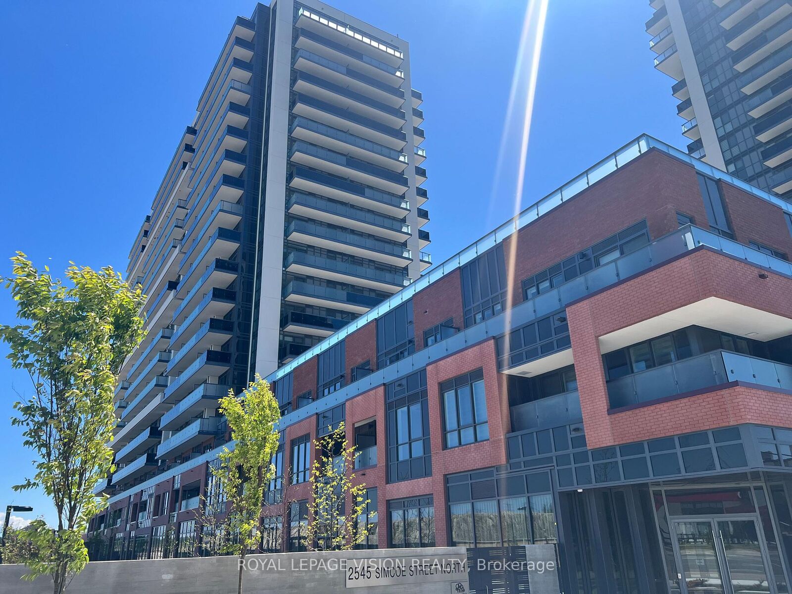 Property Photo:  2545 Simcoe Street N 722  ON L1H 7K4 
