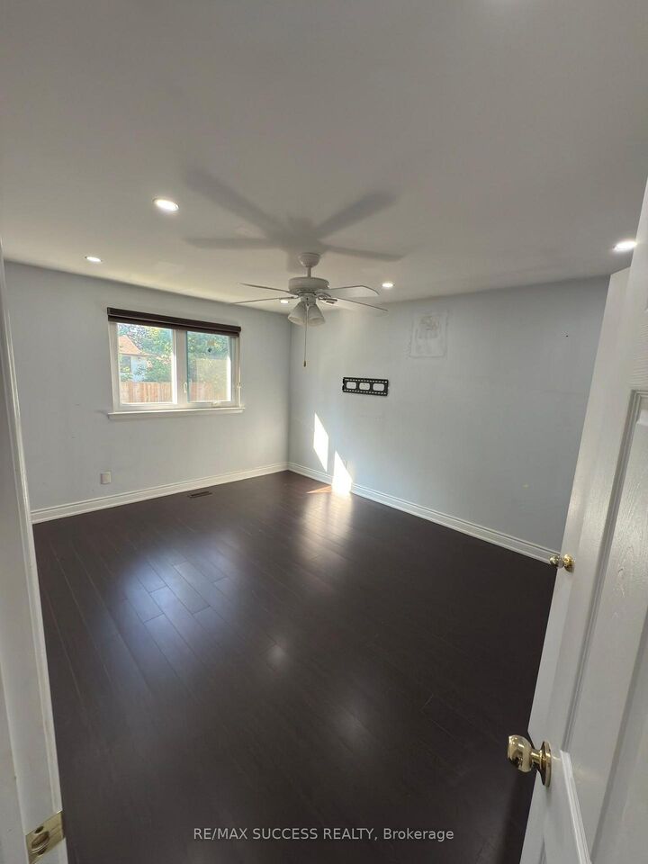 Property Photo:  3043 Coral Drive  ON L4T 1Z2 