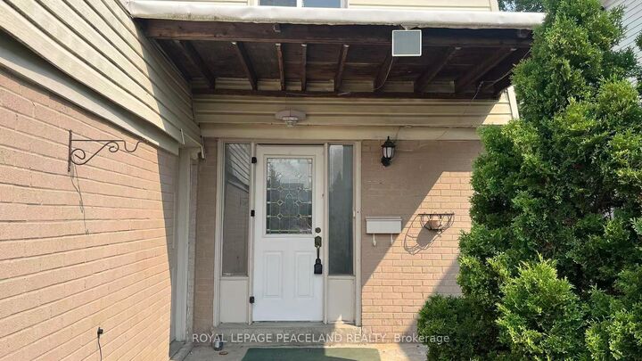Property Photo:  711 Irwin Crescent  ON L3Y 5A4 