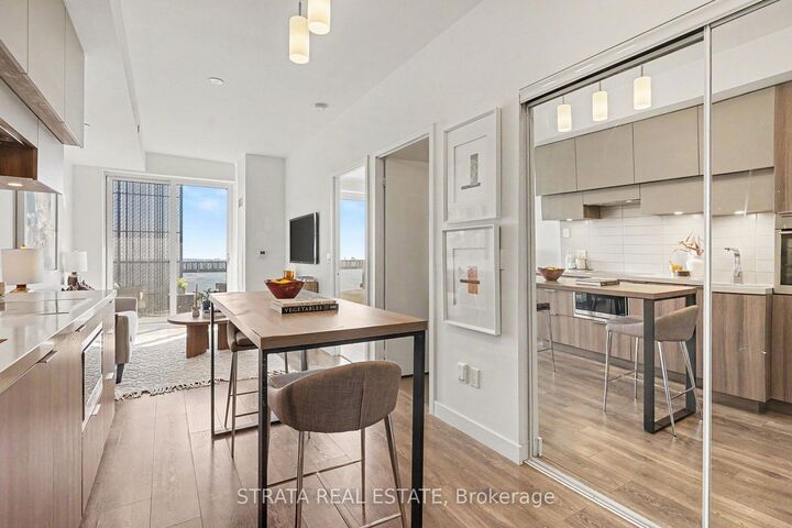 Property Photo: 8 Eglinton Avenue E 4610 ON M4P 1A6