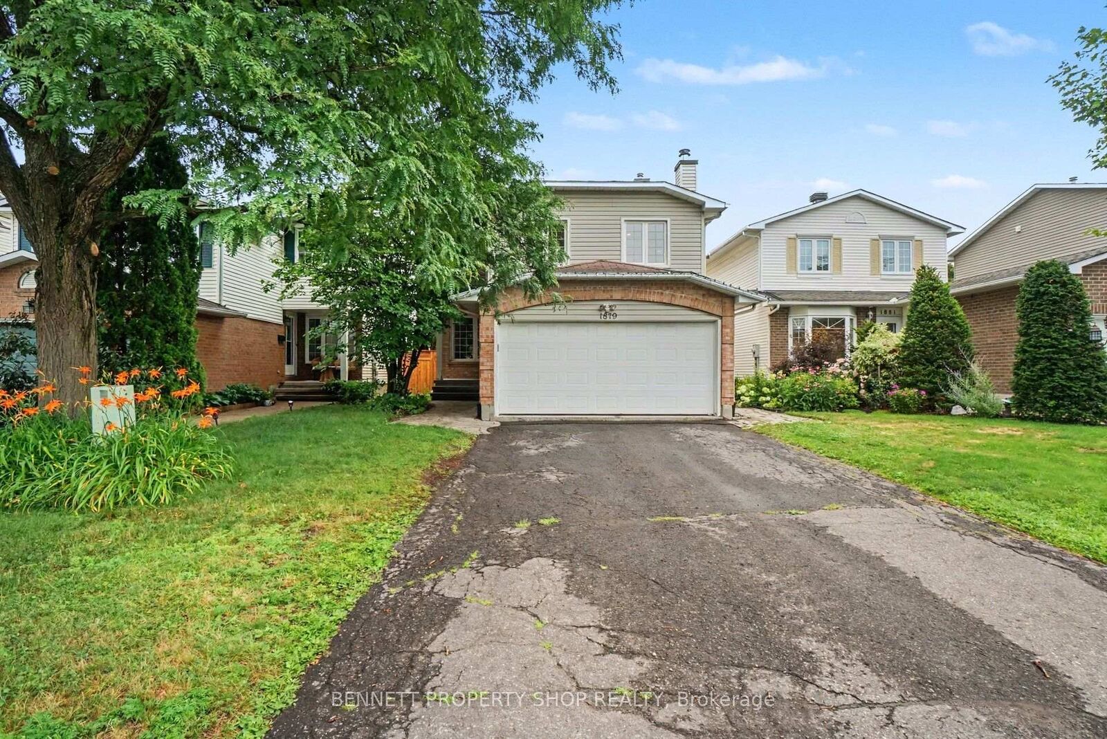 Property Photo:  1879 Leclair Crescent  ON K1E 3S1 