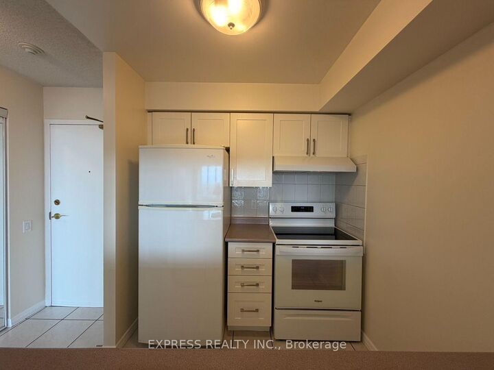 Property Photo:  8 Hillcrest Avenue 1202  ON M2N 6Y6 