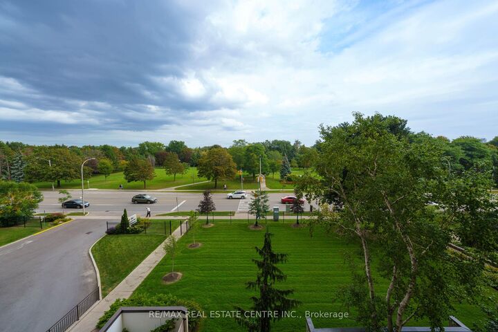 Property Photo:  362 The East Mall Drive 314  ON M9B 6C4 