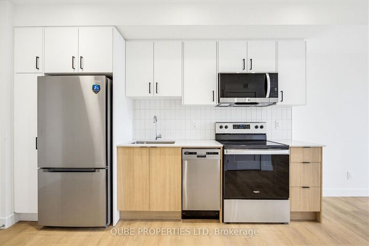 Property Photo:  15 Larch Street Unit 305  ON K1R 6W4 