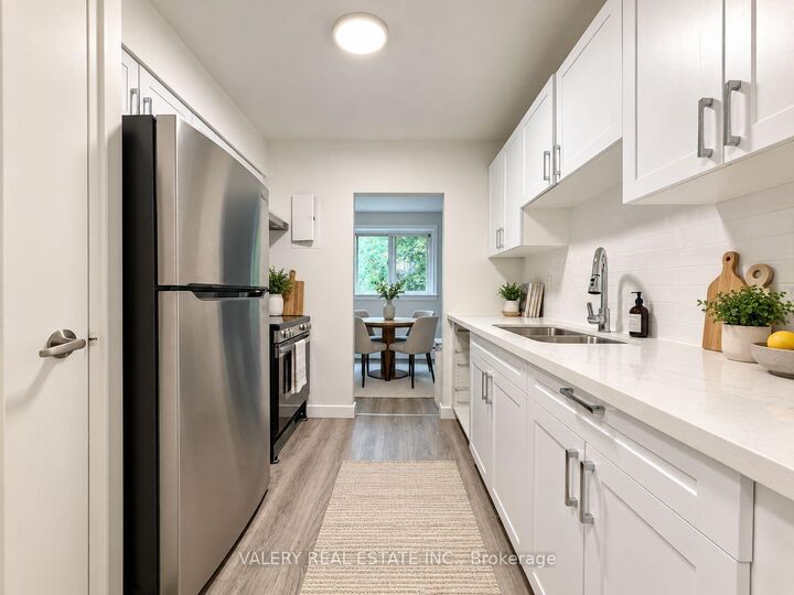 Property Photo: 227 Cathcart Street 203 ON