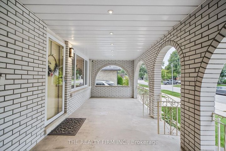 Property Photo:  52 Barrett Crescent  ON N6E 1T5 