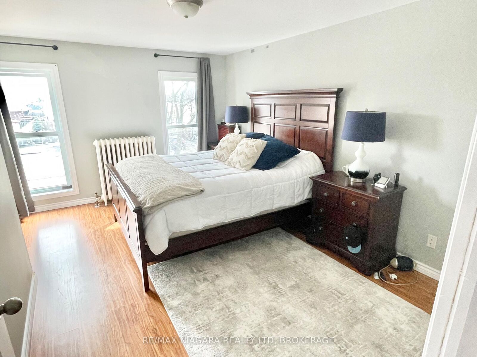 Property Photo:  215 McAlpine Avenue S Upper  ON L3B 1T8 
