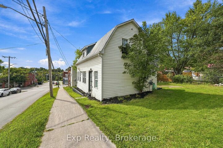 Property Photo:  15 Madoc Street  ON K0K 2M0 