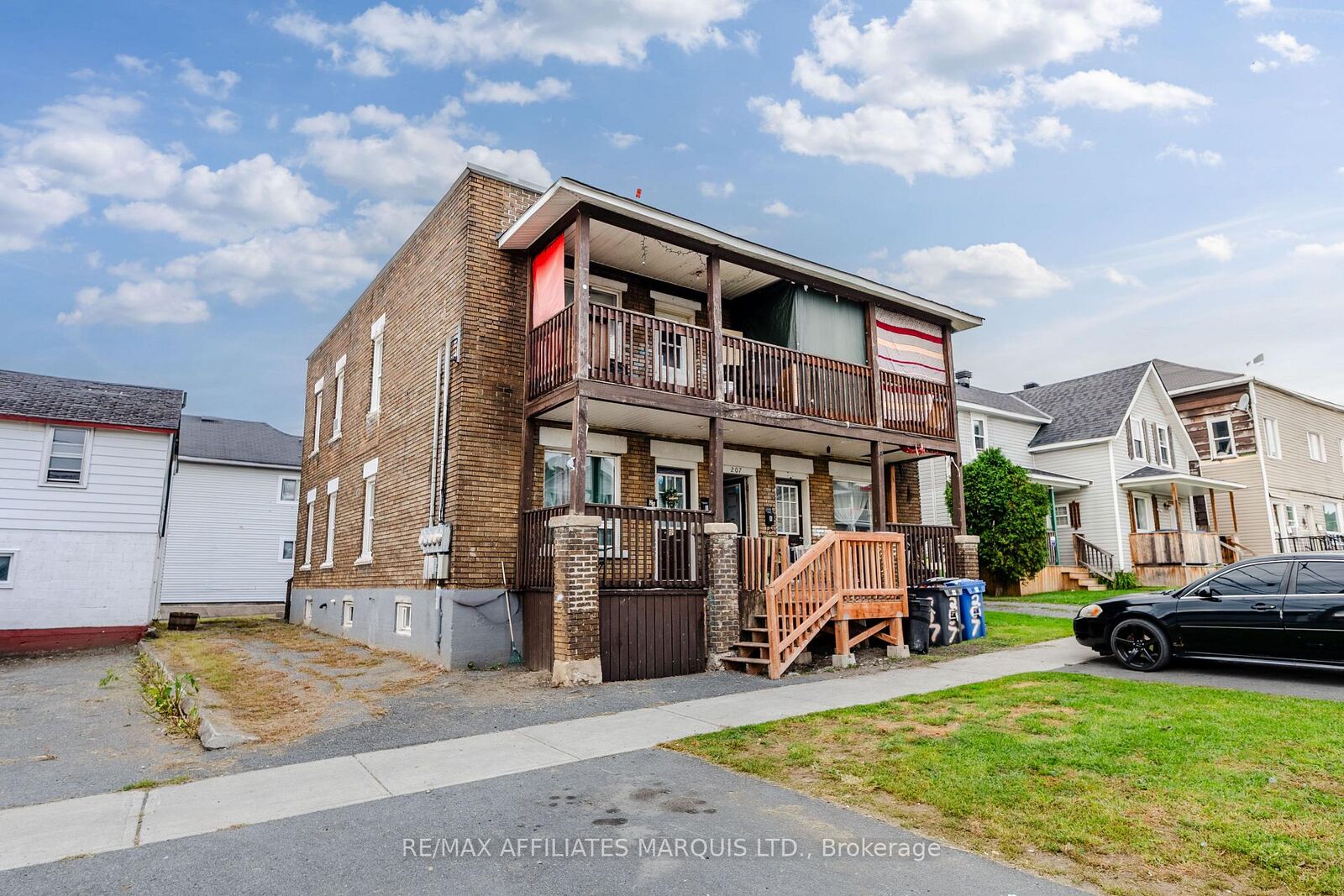 Property Photo:  207 Alice Street  ON K6H 4R8 