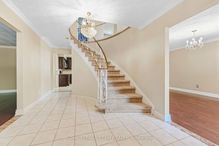 Property Photo:  19 Amberwood Crescent  ON K2E 7B7 