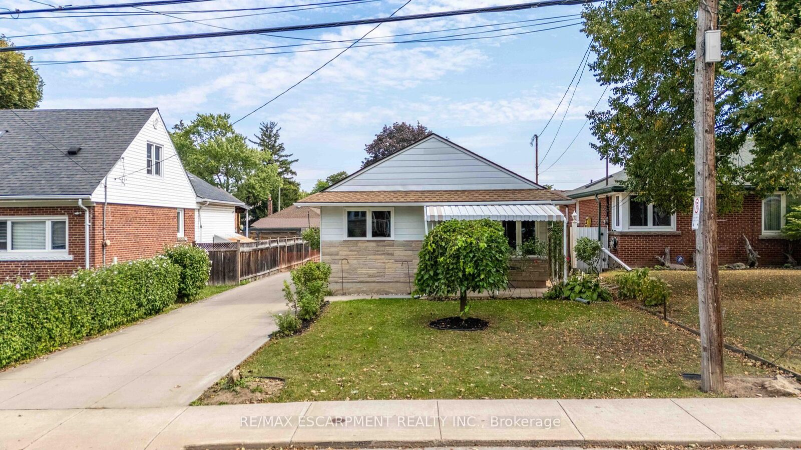 Property Photo:  215 Rosedale Avenue  ON L8K 4N6 