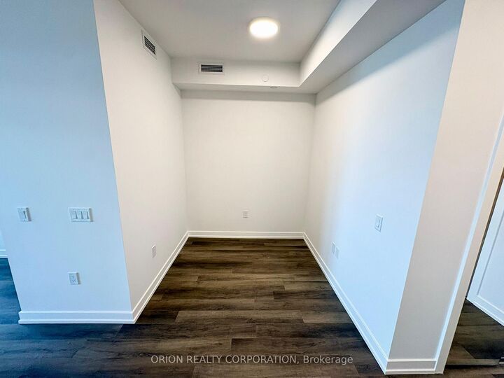 Property Photo:  5 Meadowdale Road 1604  ON L4K 0C7 
