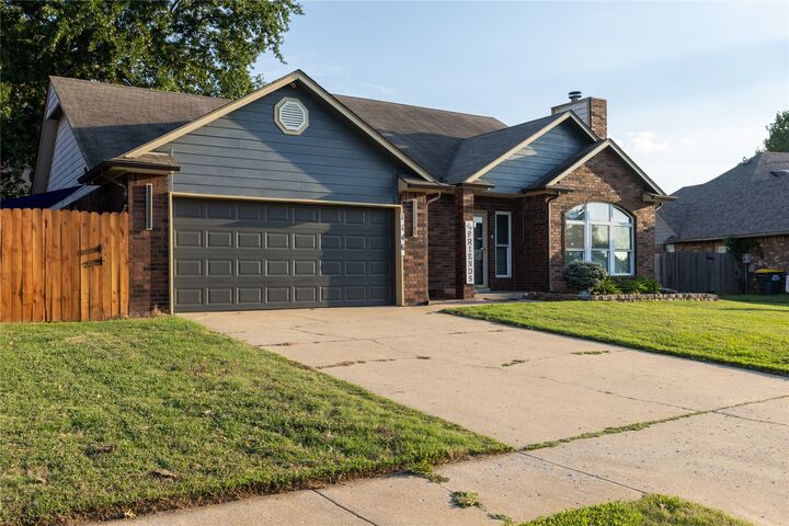Property Photo: 1146 E 137th Street E OK 74033