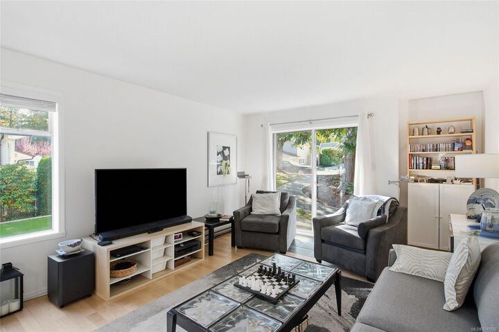 Property Photo:  141 Sixth Ave E #4  BC V9K 2J6 