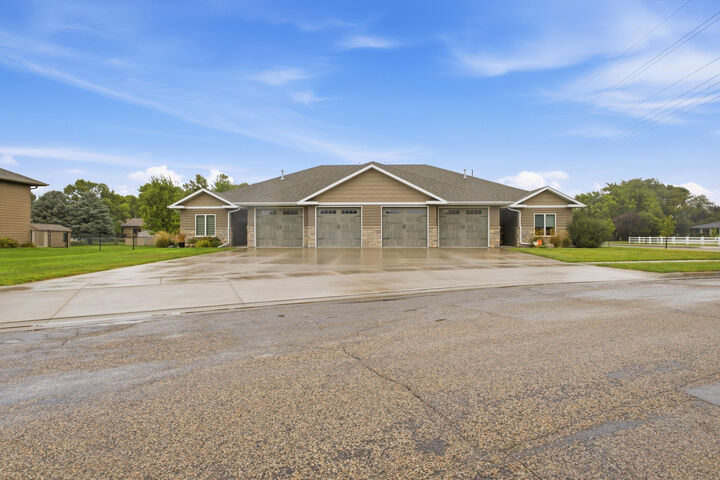 Property Photo:  2305 SE 16th Avenue  SD 57401 