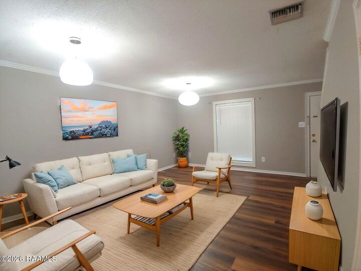 Property Photo: 100 Winchester Drive 204 LA 70506