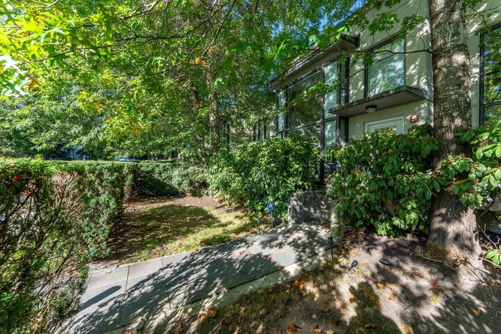 Property Photo:  4182 Dawson Street Th6  BC V5C 4B1 