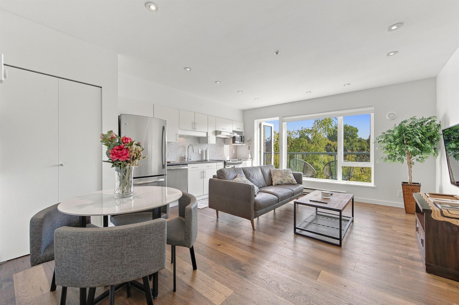 Property Photo:  1688 Cypress Street Street 406  BC V6J 5J1 