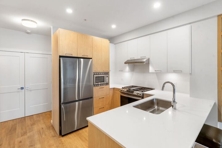 Property Photo:  3317 148 Street 509  BC V4P 0H9 