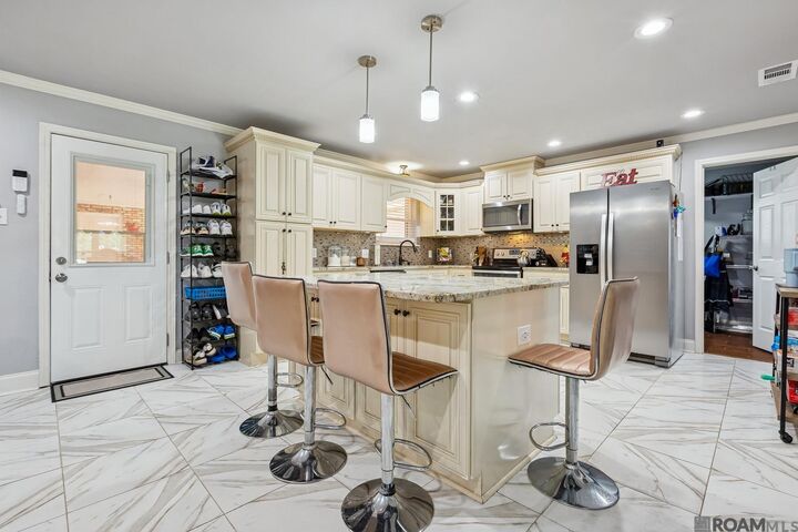 Property Photo:  12334 Buckingham Ave  LA 70815 