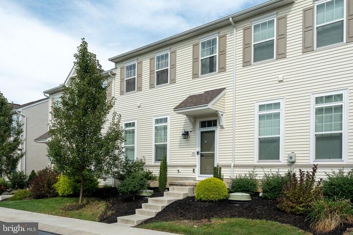 Property Photo:  703 Danforth Circle  PA 17584 
