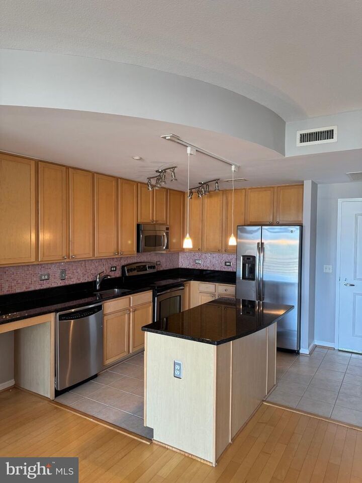Property Photo: 3819 Eisenhower Avenue VA 22304