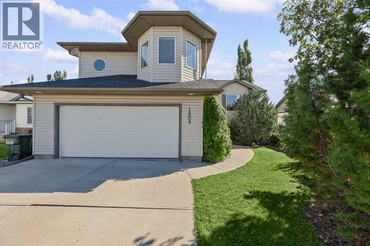 Property Photo: 1509 Mary Place AB T0M 0W0