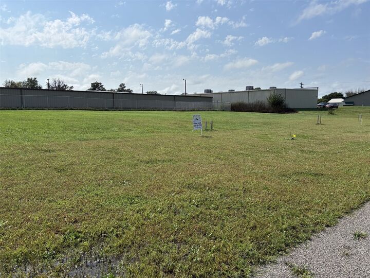 Property Photo:  199 William Way  IA 52315 