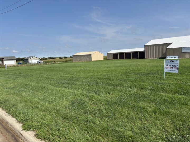 Property Photo:  92-98 Main Street  IA 52315 