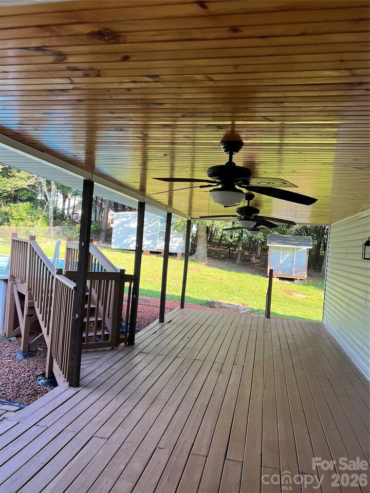 Property Photo: 1129 Lyndsey Brooke Court NC 28092