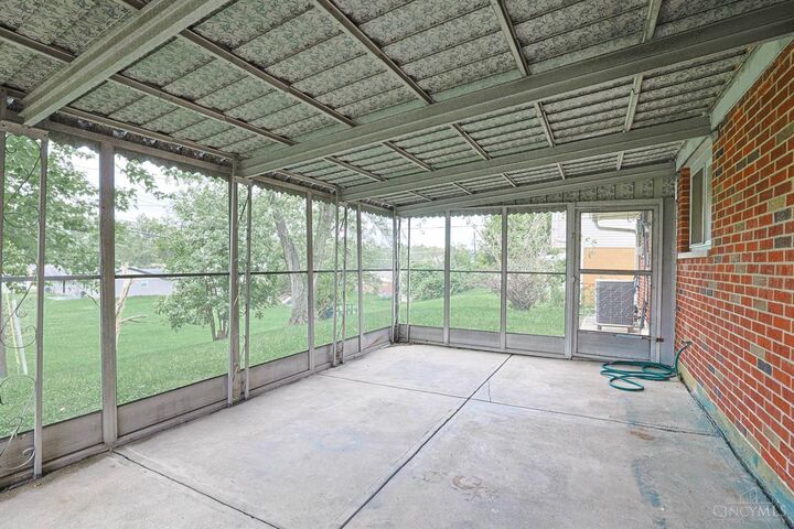 Property Photo: 1509 Valdosta Drive OH 45246