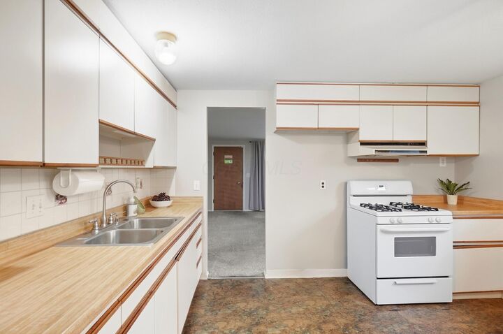 Property Photo: 3921 Harwood Road OH 43228