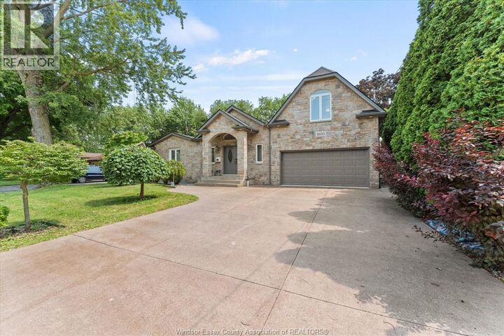 Property Photo:  1055 Roseland Drive South  ON N9G 1T9 