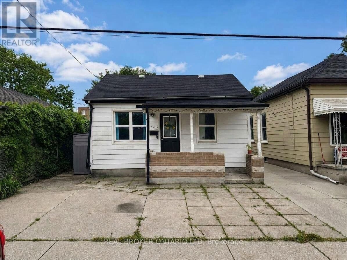 Property Photo:  563 South Street South  ON N6B 1C5 