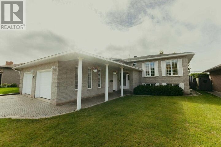 Property Photo: 78 Grandmont Cres ON P6B 3V9