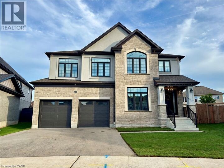 Property Photo:  923 Eaglecrest Court  ON N2K 0B8 