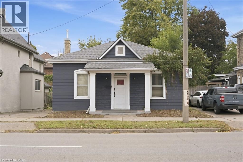 Property Photo:  194 Brant Avenue  ON N3T 3H9 