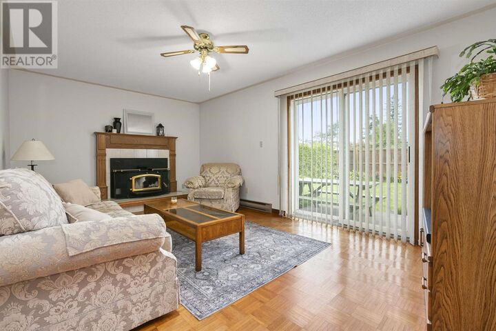 Property Photo:  62 Laronde Ave  ON P6B 5R6 