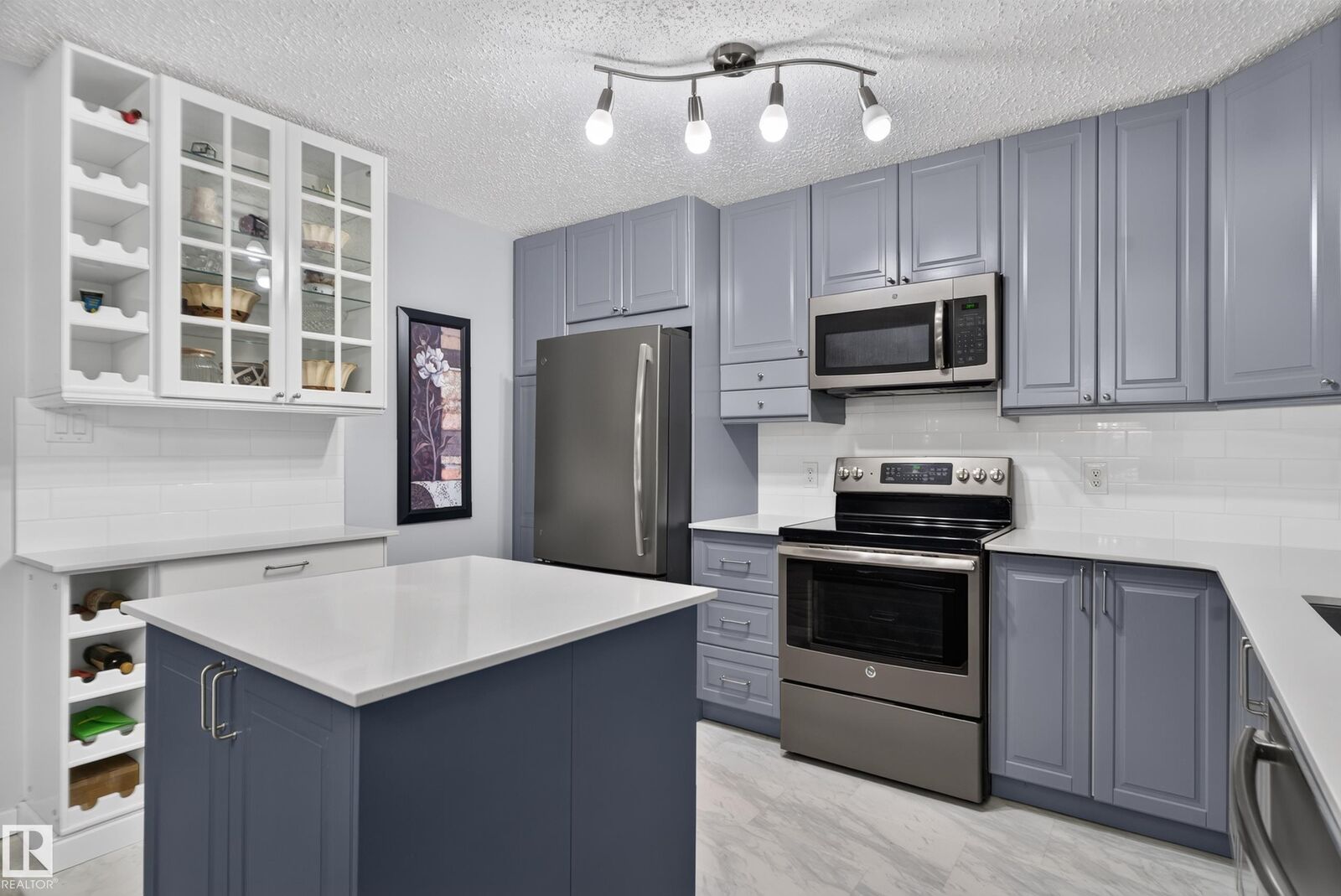Property Photo: 2098 Blackmud Creek Drive SW 118 AB T6W 1T7