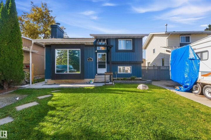 Property Photo:  40 Greenwood Drive  AB T7X 1X4 