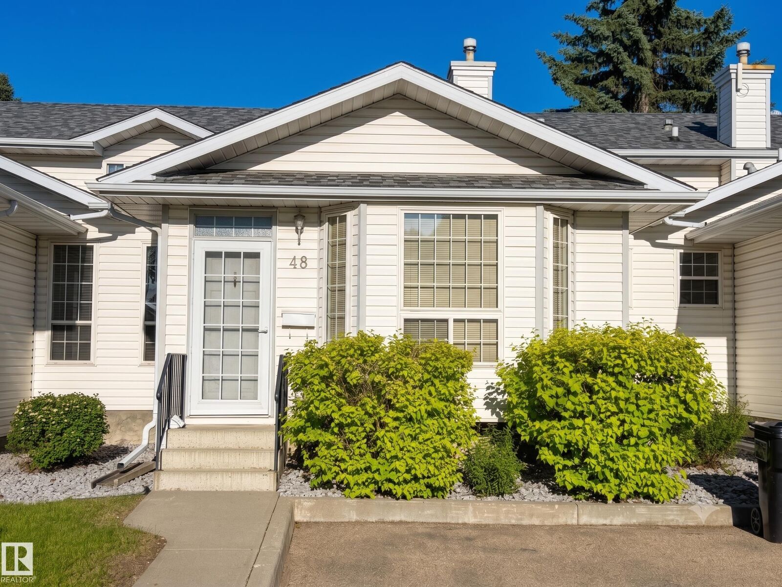 Property Photo: 3311 58 Street NW 48 AB T6L 6X3