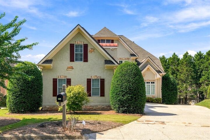 Property Photo: 5922 Hogans Way GA 30135