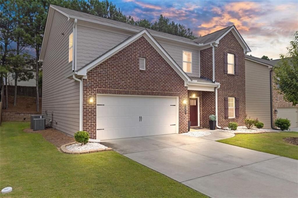Property Photo: 1807 Weatherbrook Circle GA 30043